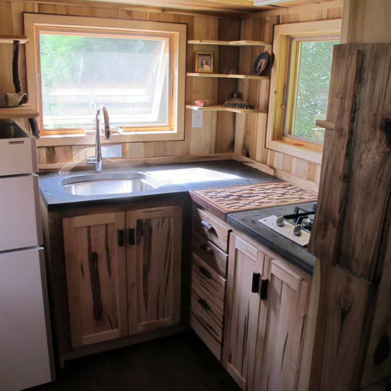 Image of: rustic tiny house kitchen idea