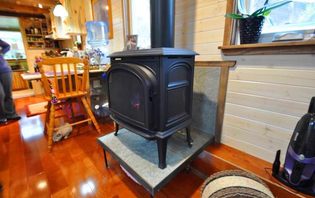 Image of: small appliances for tiny houses with small fireplace