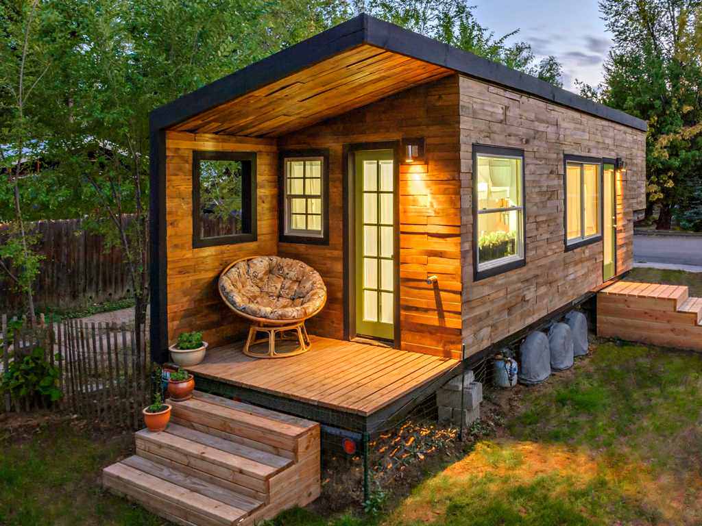 Image of: small tiny houses on wheels design