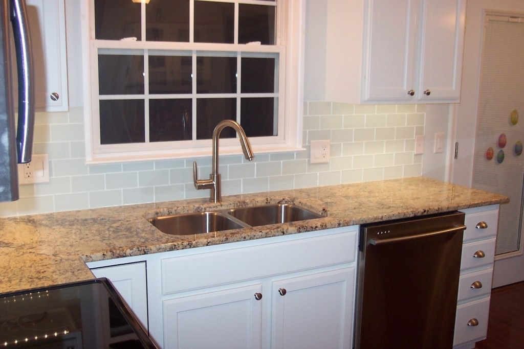 Image of: Kitchen Cabinets Lowes