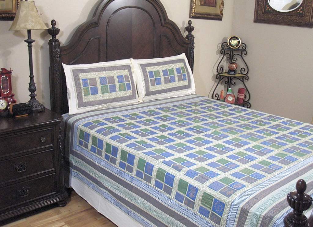 Image of: Blue And White Paisley Bedding