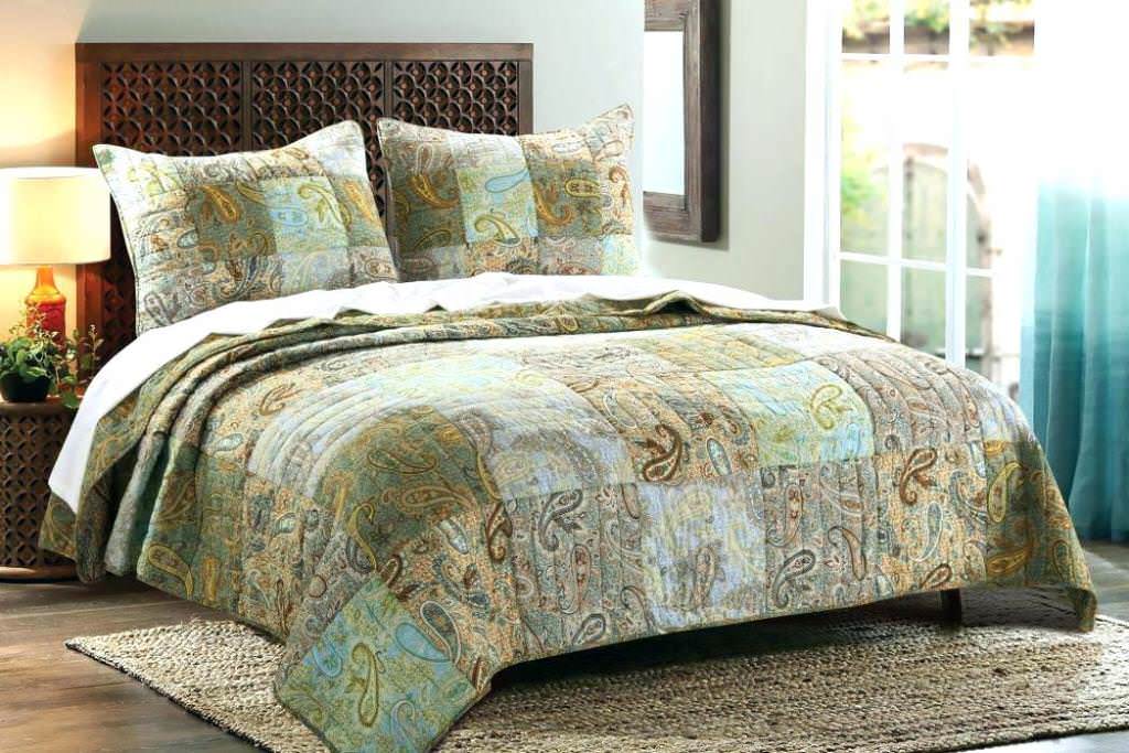 Image of: Brown Paisley Bedding