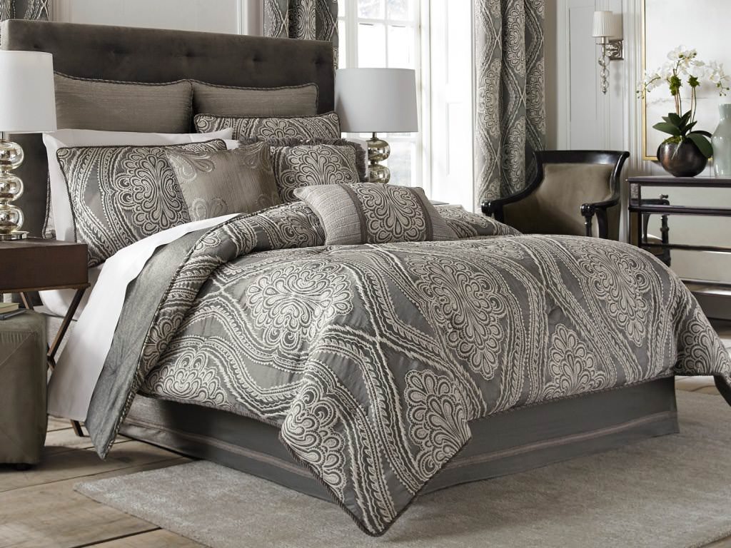 Image of: Grey Paisley Bedding Idea