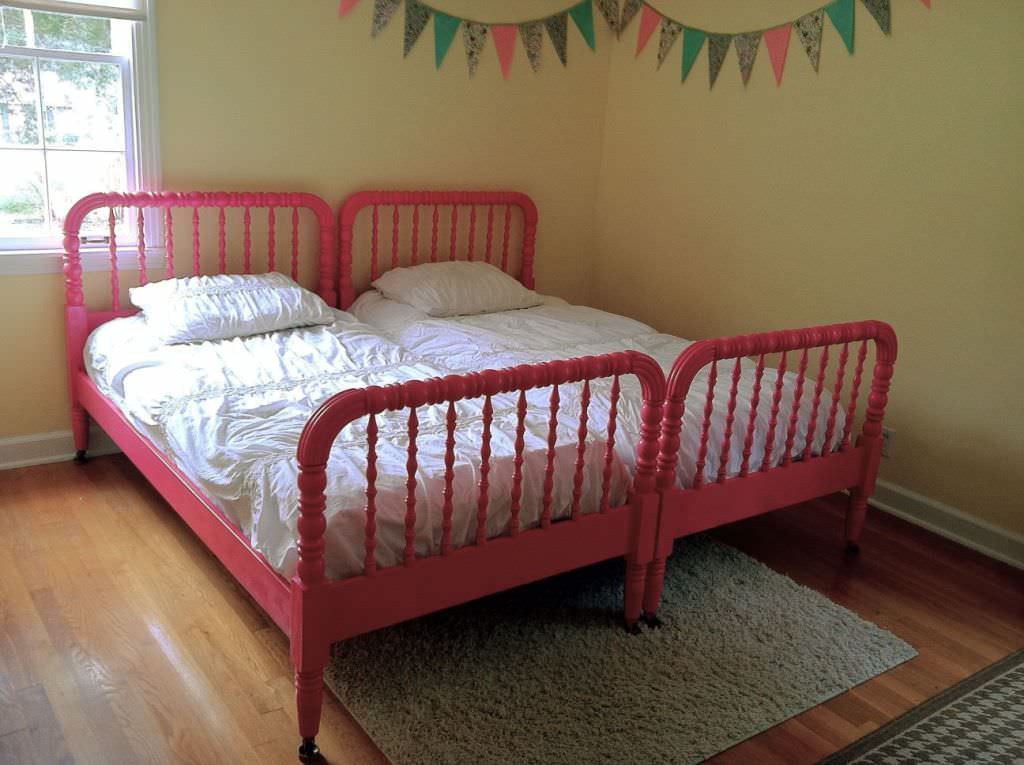 Image of: Twins Jenny Lind Bed