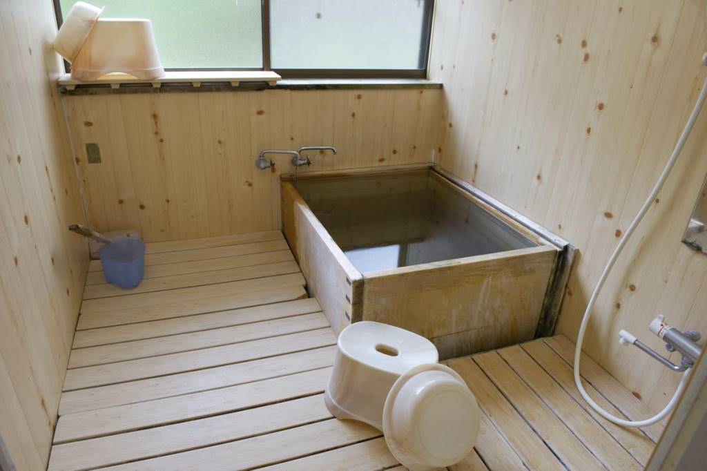 Image of: corner soaking tubs for small bathrooms