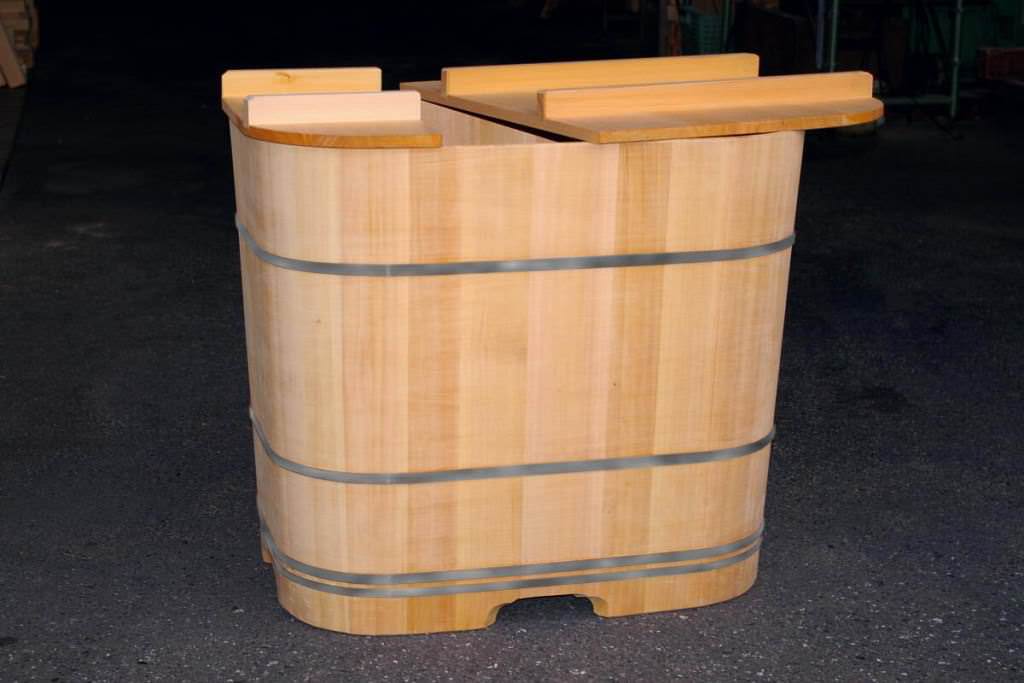 Image of: japanese soaking tub with seat