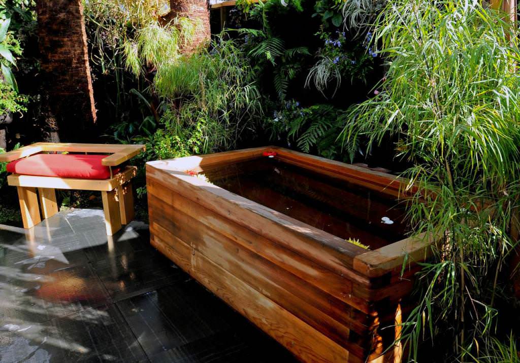 Image of: outdoor japanese bathtubs