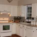 kitchen wall paint colors with cream cabinets